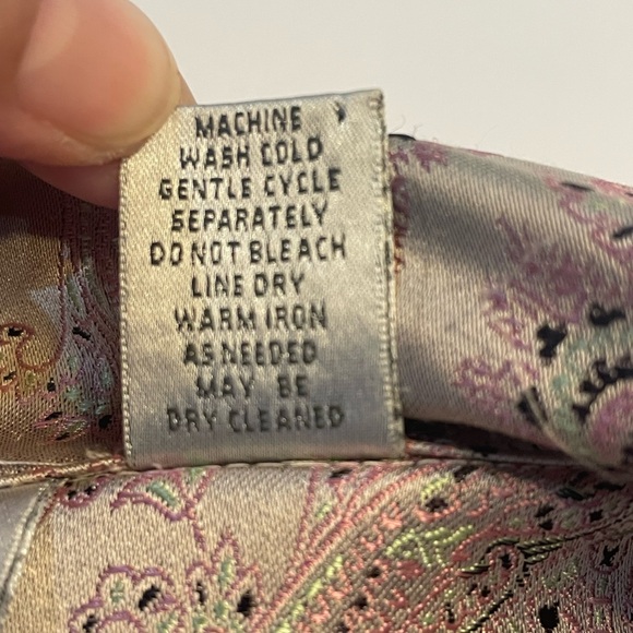 Chico's Elegant Paisley Blouse in Pink and Gray - Picture 7 of 7